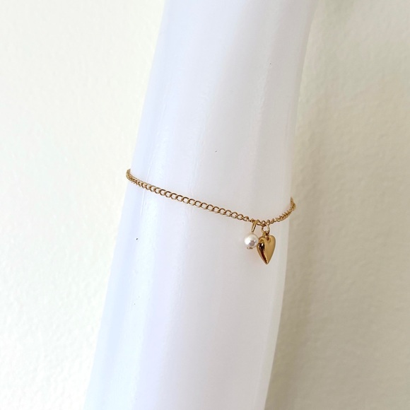 1980s Avon sentimental accent golden chain bracelet with heart and faux pearl - Picture 9 of 15